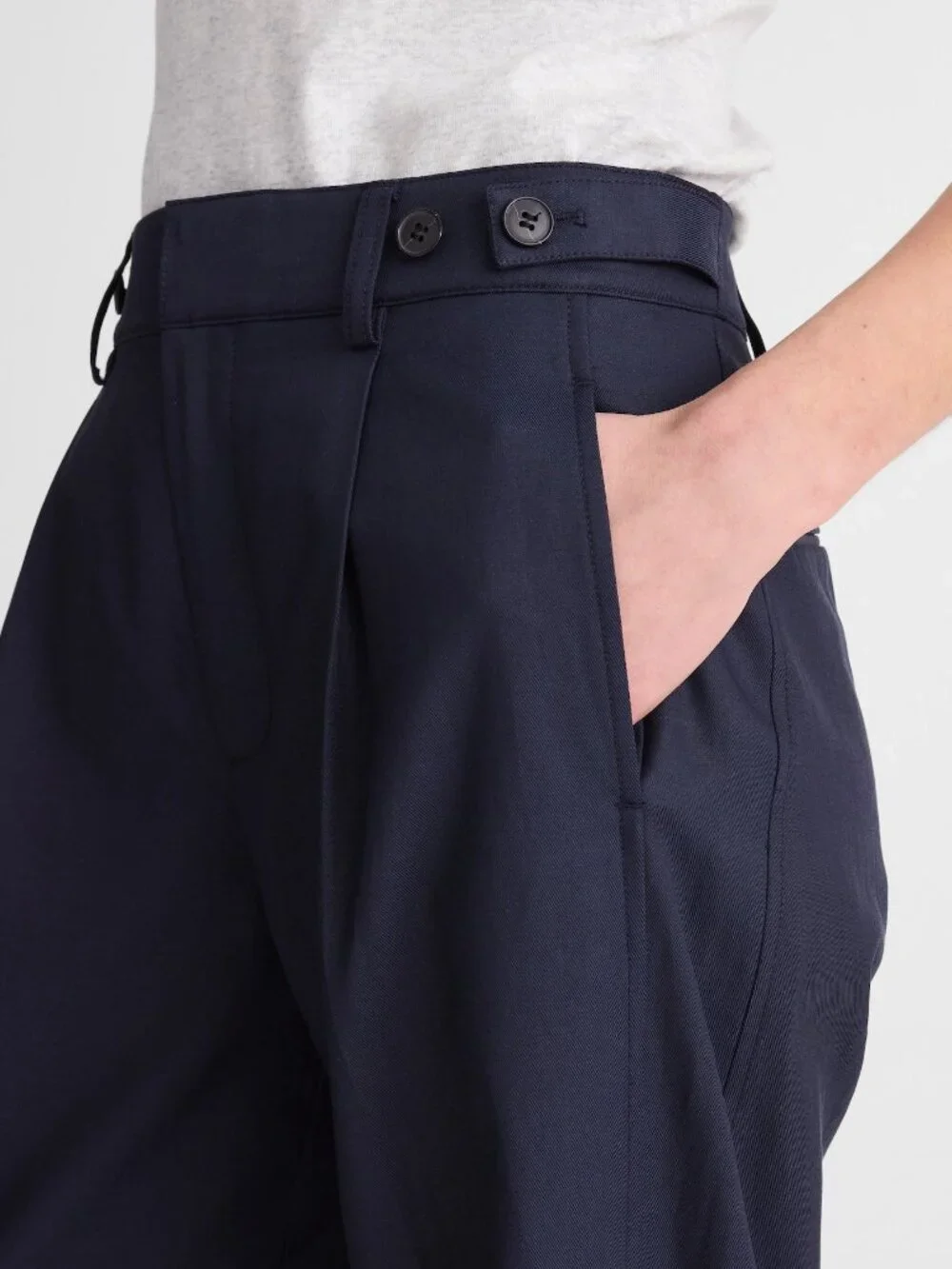 Madewell The Barrel-Leg Pant in Drapey Twill Classic Navy - Picture 3 of 5